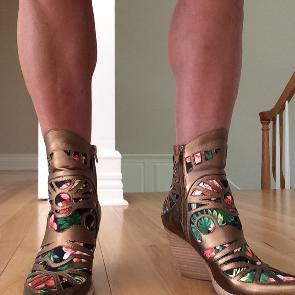 Booties - Picture 4 of 4